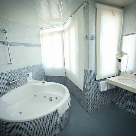 Bruc Hotel 3*